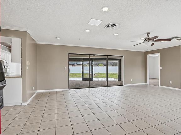4th image of 1012 Redbud Cir