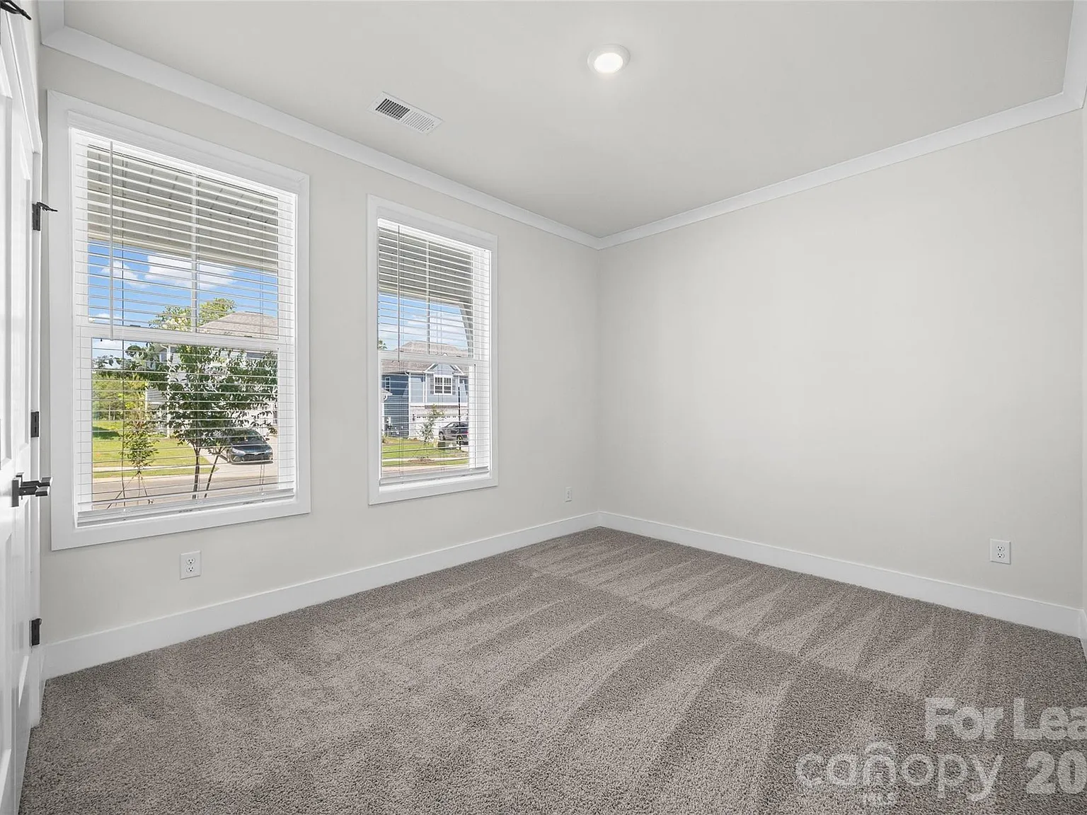 4 bed, 4.0 bath, 2469 sqft, $2,900 — Photo 4