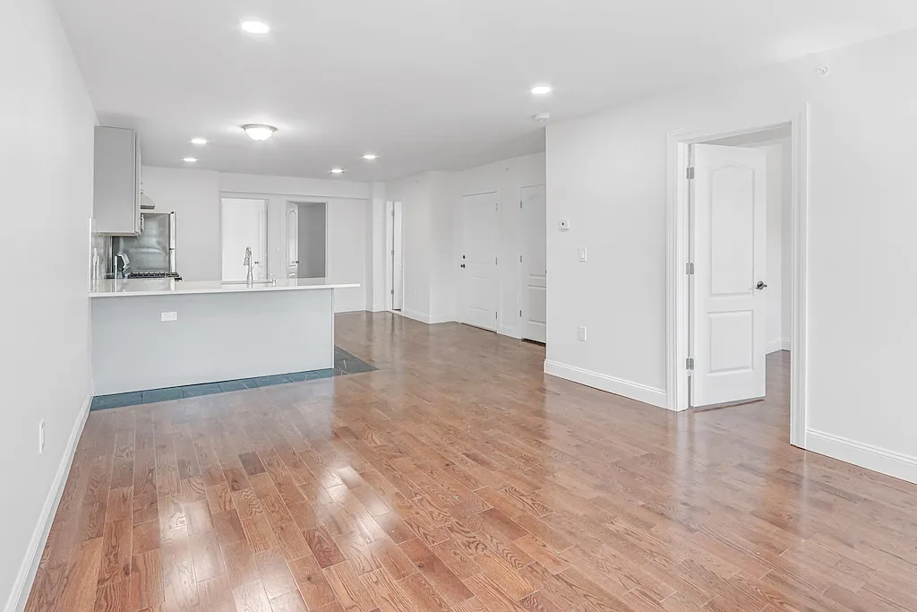 3 bed, 1100 sqft, $2,395 — Photo 3