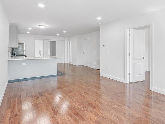3rd image of 370 Broadway Ave #3