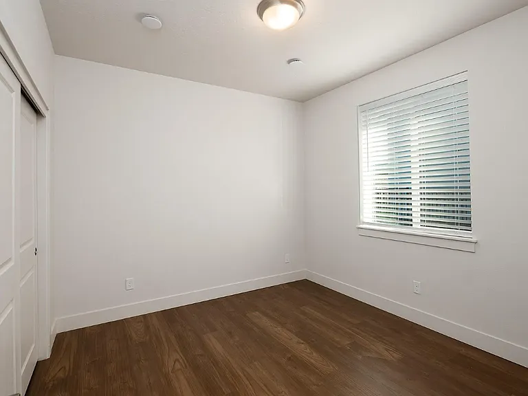 5368 S Snowden Ave — Photo 16