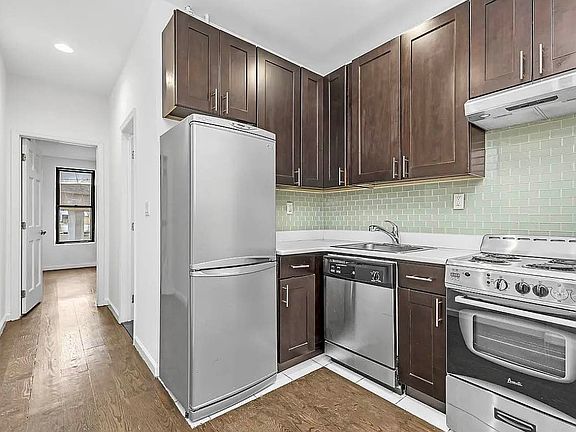 2nd image of 32 Garnet St APT 2R