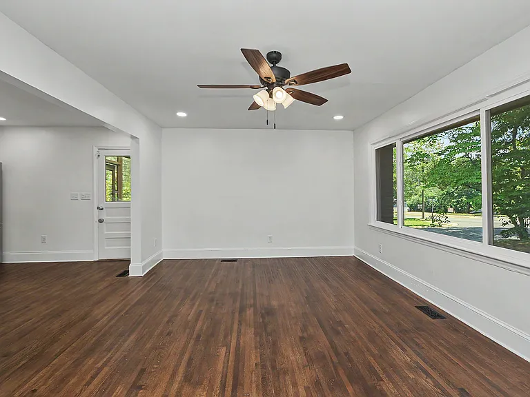 2200 Eastway Dr — Photo 25