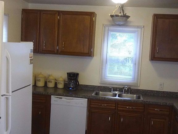 3rd image of 567 Desoto Ave