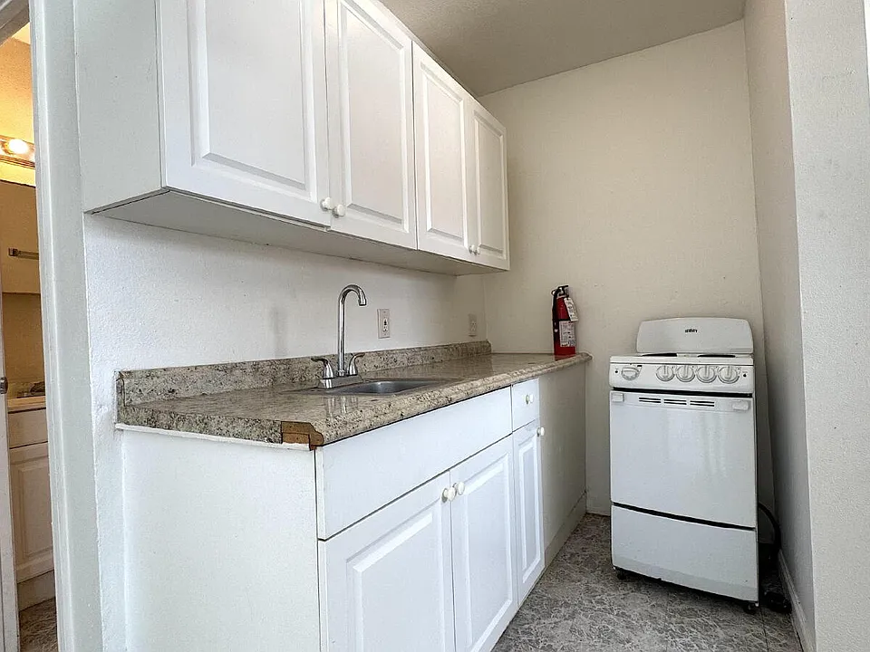 419-421 N Wild Olive Ave #5