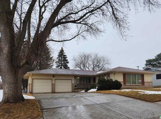 43 Prospect St SW, Le Mars, IA 51031