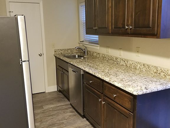 5th image of 3604 Hawthorne Dr