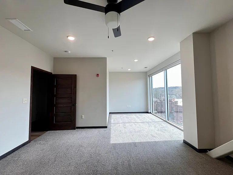 201 N Riverfront Dr — Photo 23