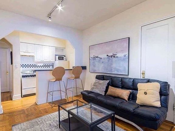 2nd image of 405 E 61st St #4F