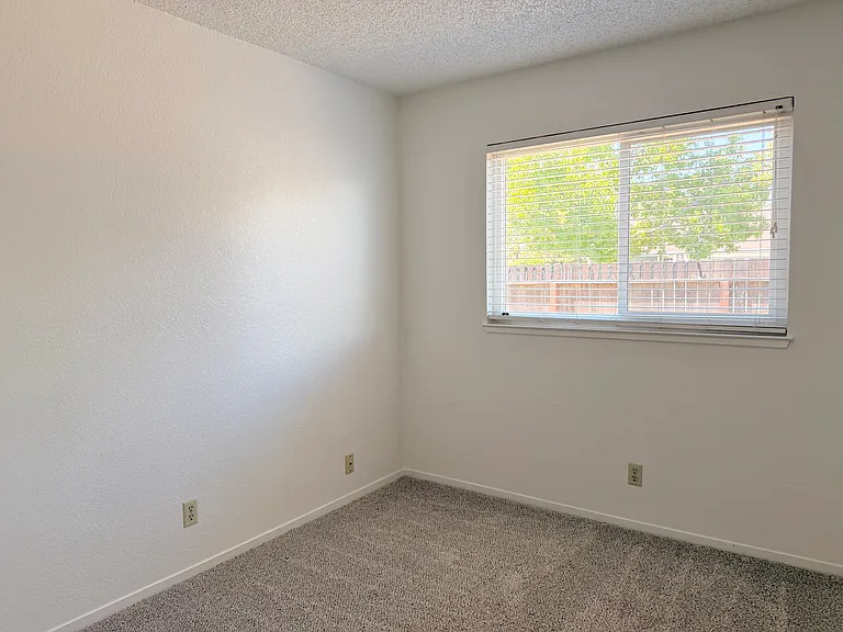 950 Spyglass Ct — Photo 13
