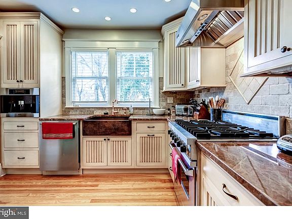 5th image of 223 N King St #A