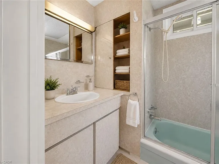 70 Poulette St — Photo 10