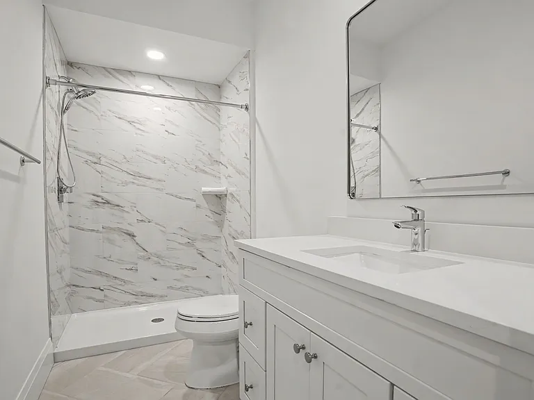 Lower Level Full Bath