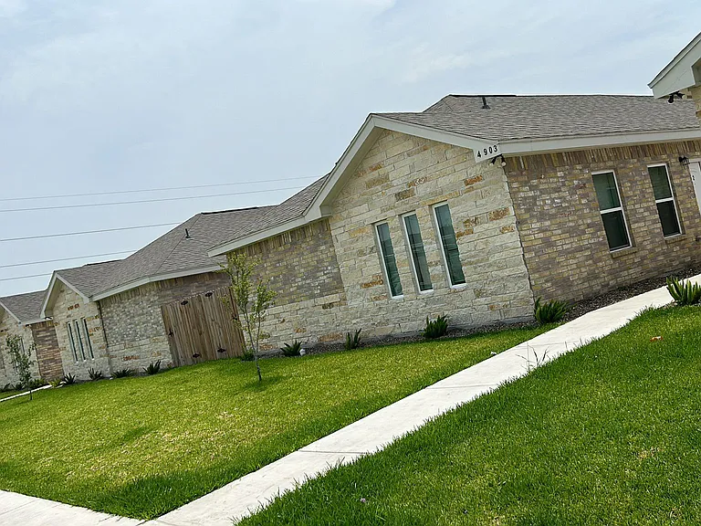 4903 N Hiawatha Dr #1 — Photo 1