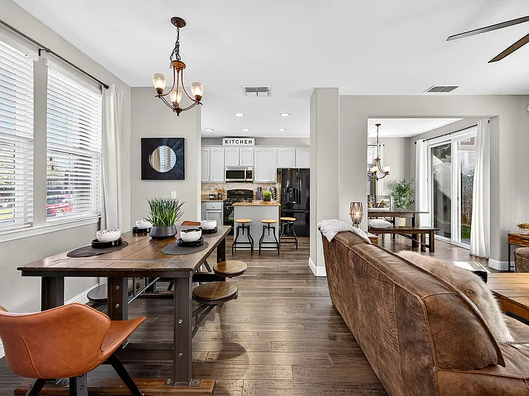 390 Caravaggio Cir — Photo 4