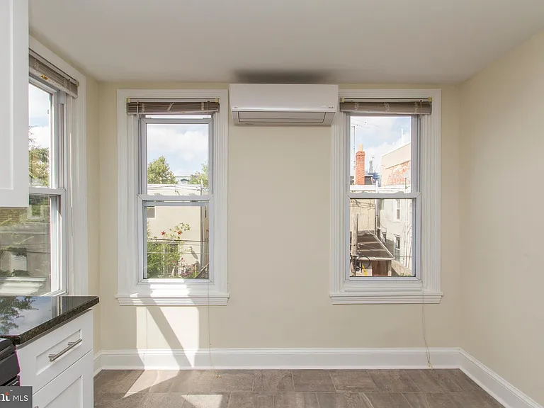 2207 Catharine St #2 — Photo 4