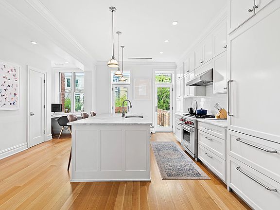 5th image of 186 Midwood St
