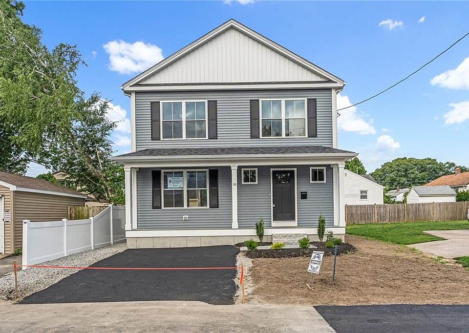 1st image of 10 Fyffe Ave