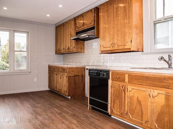 5th image of 1435 W 2nd Ave