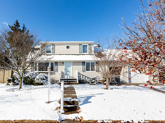 2nd image of 42 Woodbine Dr E
