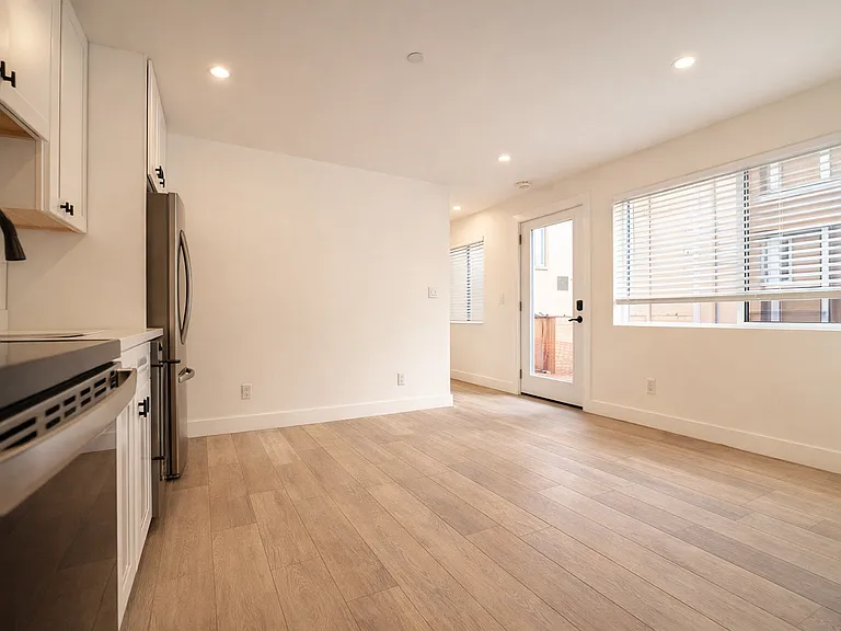1803 Oxford St — Photo 14