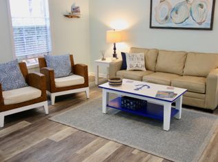 307 E Island Square Dr, Saint Simons Island, GA 31522