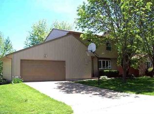 6229 N Howell St, Davenport, IA 52806
