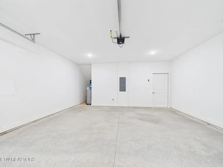 1729 Lateglow Way — Photo 48