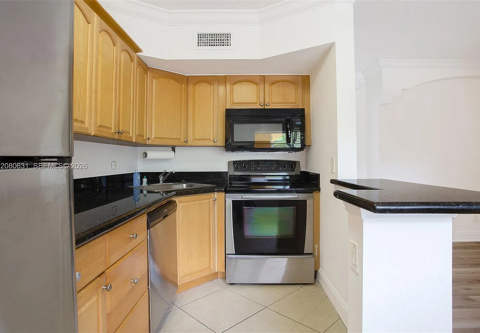 Sevilla Courts Condo — Photo 4