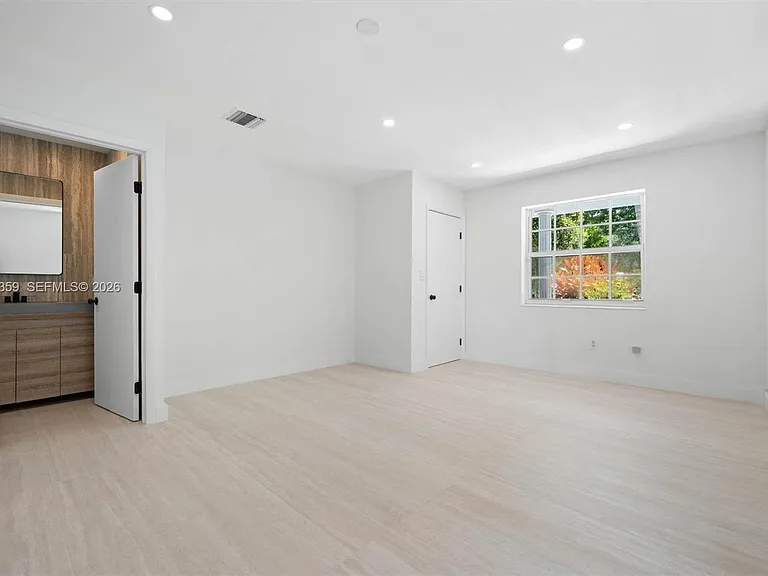 11770 Griffing Blvd — Photo 20