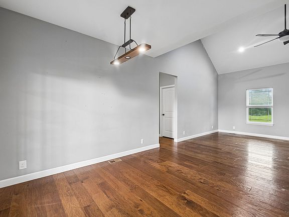 4th image of 809 Hooper Rd