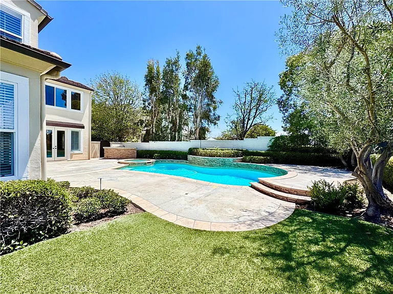 5 Golden Bear Ct — Photo 2