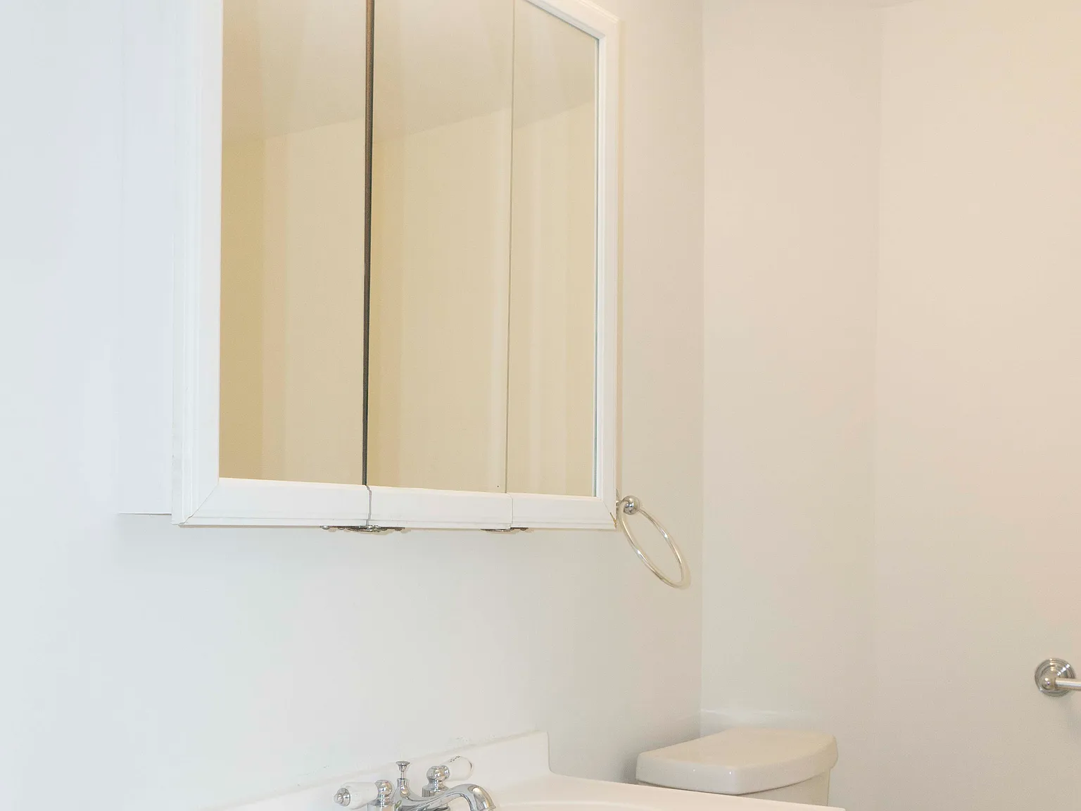 3 bed, 9999 sqft, $3,750 — Photo 3