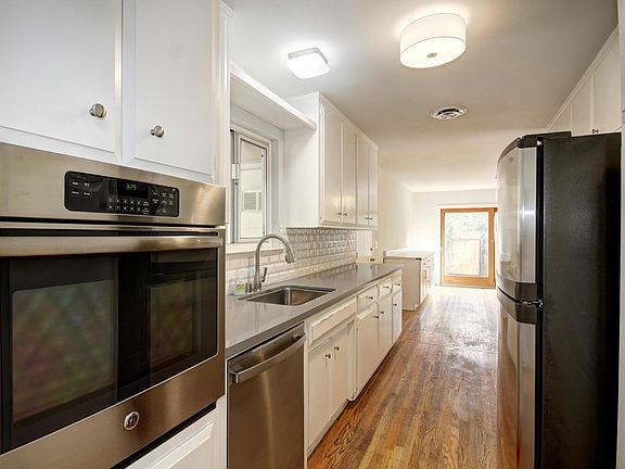 5th image of 1039 Acacia Ln