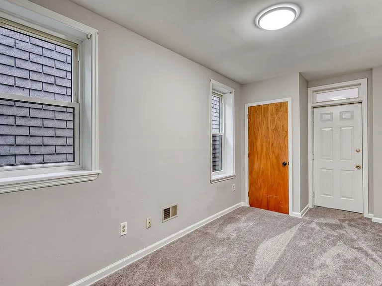515 Seneca St — Photo 22