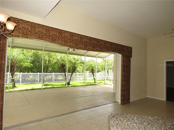 3rd image of 10733 Banfield Dr