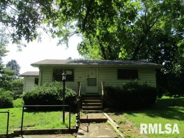 1026 N Main St, Lewistown, IL 61542