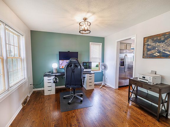 4th image of 4128 Hawkridge Dr
