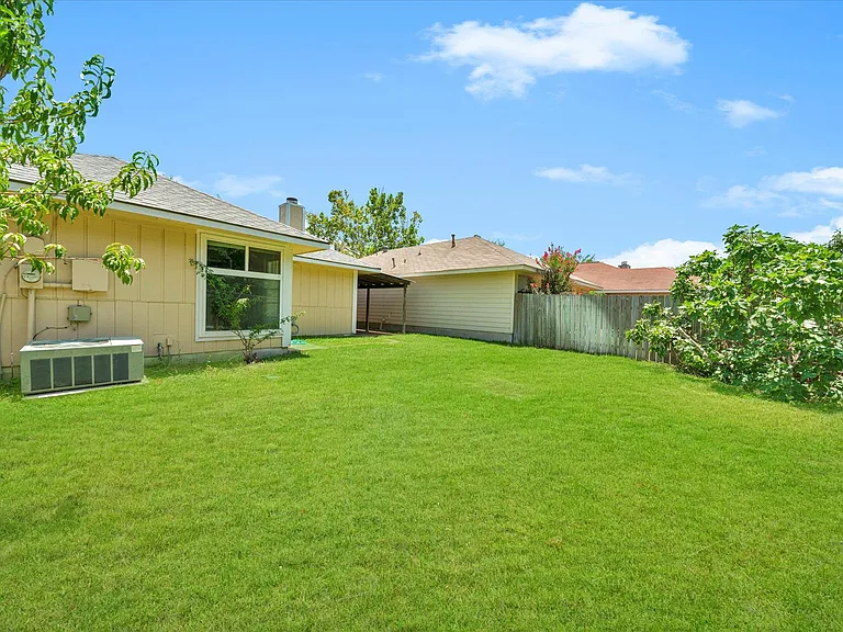 16906 Pocono Dr — Photo 39