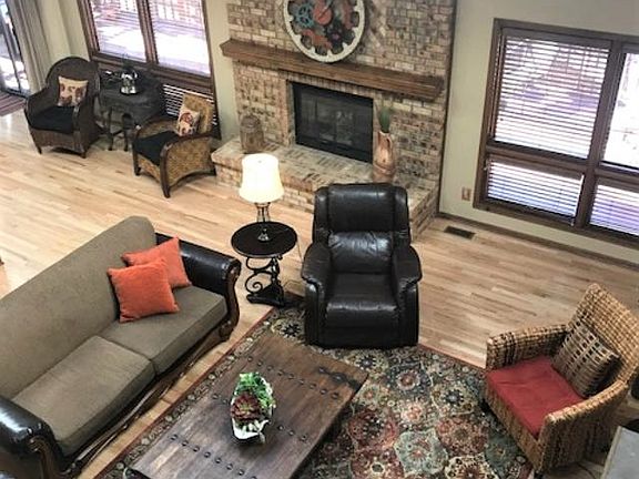 Living Rm & Sitting area