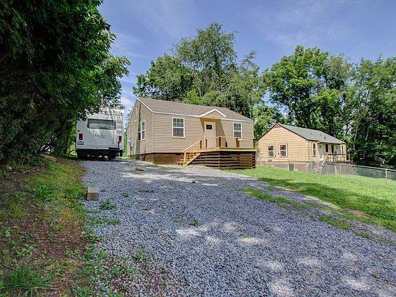 4th image of 8 Chestnut Dr