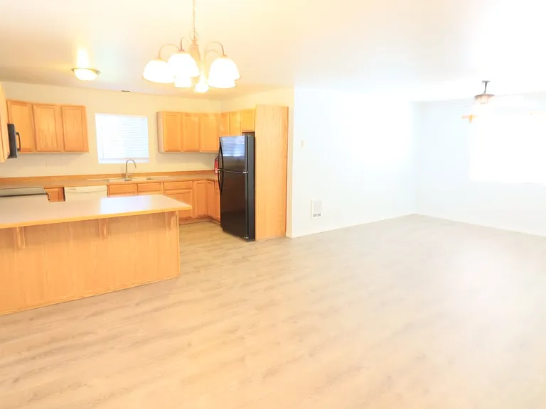 2010 NE Full Moon Dr — Photo 5