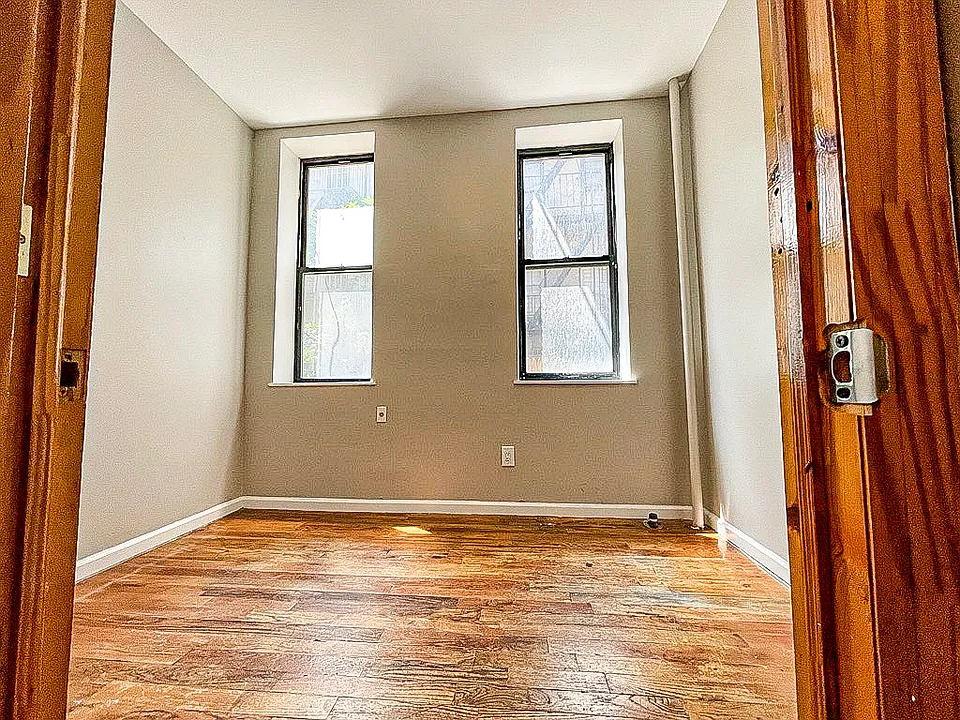 110 E 7th St #1