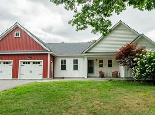 2 Carriage Rd, Falmouth, ME 04105