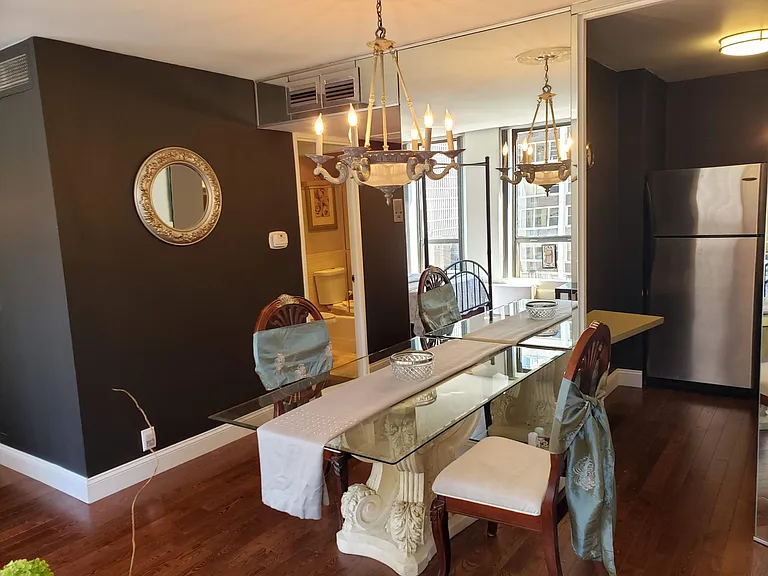 260 E Chestnut St — Photo 13