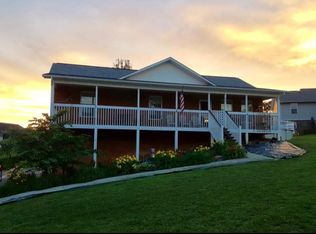 867 Quiet Oaks Way, Dandridge, TN 37725