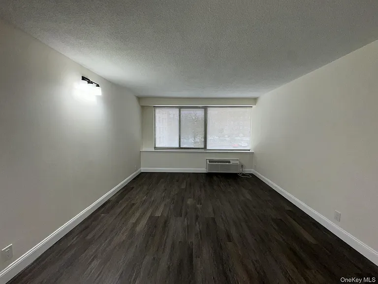 15 Stewart Pl #3D — Photo 10