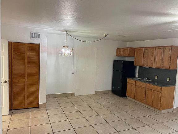 3rd image of 216 E Magnolia St #106
