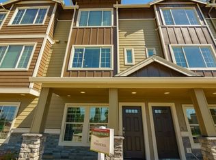 465 NE Edgeway Dr, Hillsboro, OR 97006