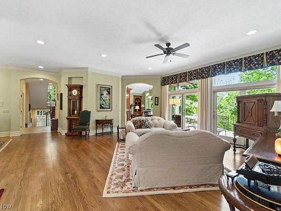 5th image of 411 Stonebridge Dr